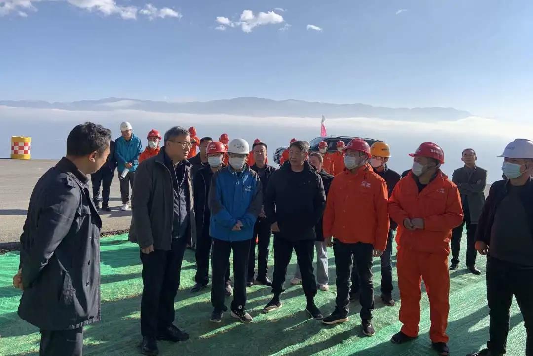 四川省交通運(yùn)輸廳黨組成員、副廳長朱學(xué)雷深入省道S464普格一標(biāo)項(xiàng)目調(diào)研項(xiàng)目建設(shè)情況