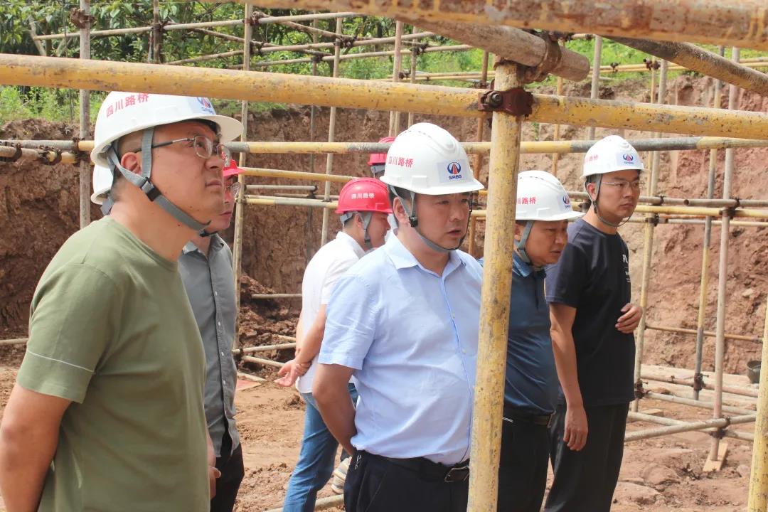 公司黨委副書記、董事、總經(jīng)理杜江林到G75連接線項(xiàng)目、南部老城區(qū)修復(fù)EPC項(xiàng)目檢查指導(dǎo)工作
