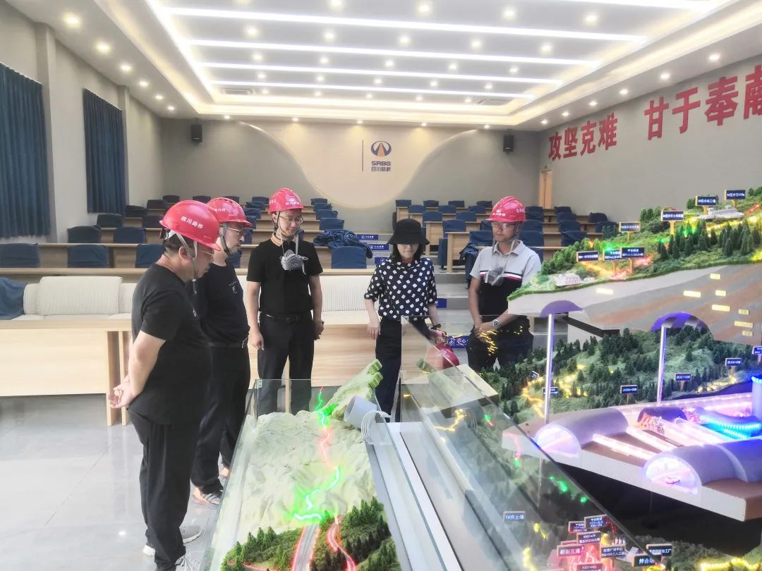 四川路橋副總工程師鄧運祥到寧攀高速ZCB1-6、ZCB1-7/8項目檢查指導工作