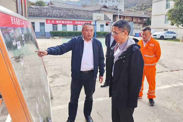 四川路橋黨委委員、監(jiān)事會(huì)主席黃衛(wèi)赴西香高速ZCB4總包部調(diào)研檢查工作
