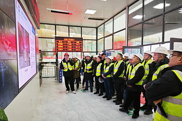 四川郎川高速有限責任公司赴康新高速項目考察學習