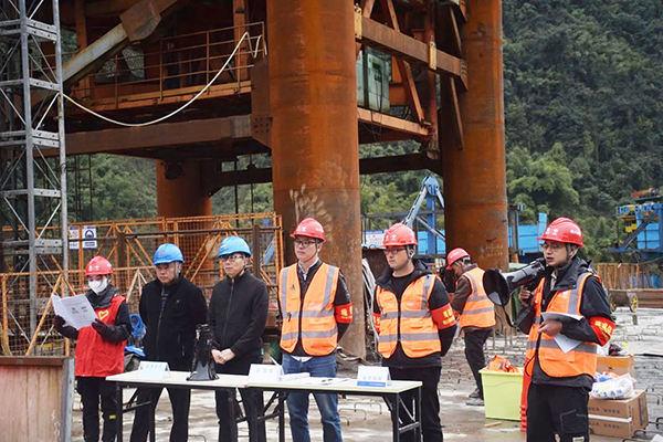 川交橋梁公司黨總支組織開展“黨建紅”守護(hù)“森林綠”主題黨日活動