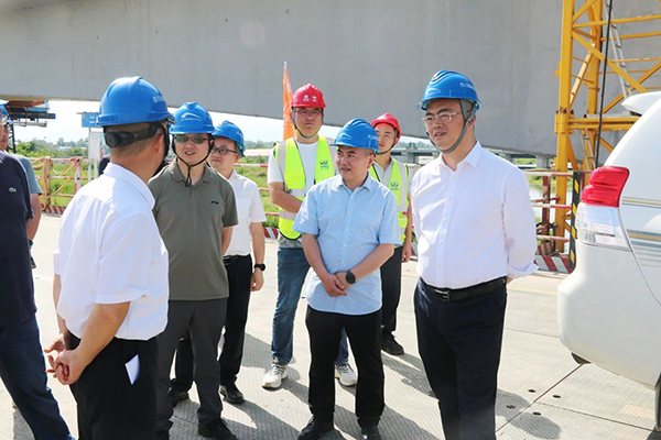 德陽市副市長卿偉一行赴成德線土建5工區(qū)項(xiàng)目調(diào)研指導(dǎo)工作