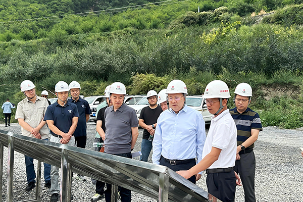 蜀道集團黨委副書記、董事、副總經(jīng)理丁應(yīng)虎赴川汶高速TJ7項目檢查指導(dǎo)工作